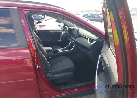 2021 Toyota Rav4 Le z USA, uszkodzony, nr VIN JTMF1RFV0MD079859